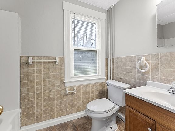 4th image of 444 Orange St APT 1