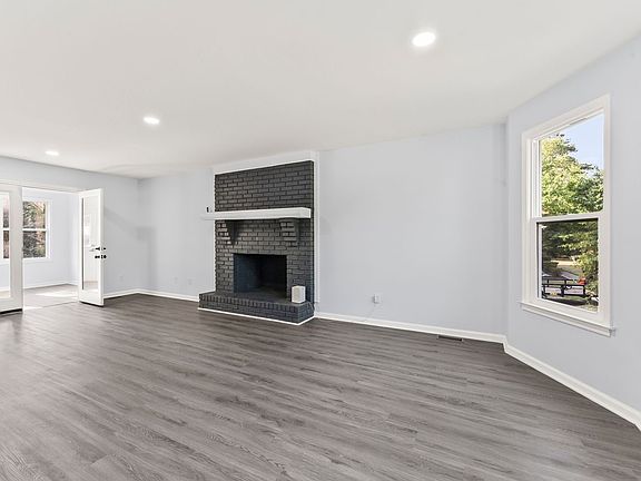 3rd image of 2412 Bendemeer Dr