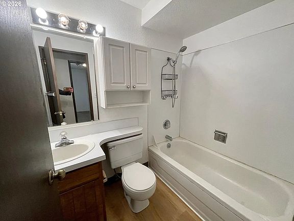 5th image of 15118 NE 5th St