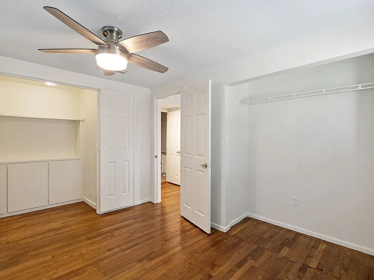 901 E Hearn Rd — Photo 28