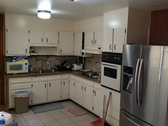 3rd image of 606 Marguerite Dr NW