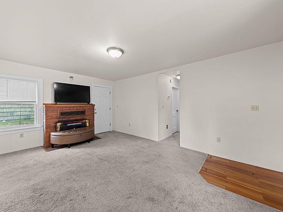 5th image of 2165 Crestbrook Rd