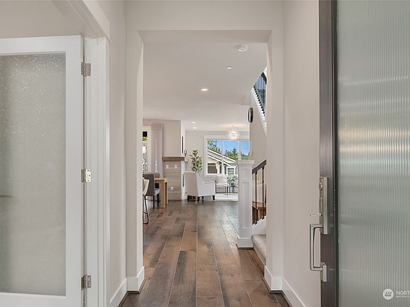 2nd image of 818 224th Avenue NE