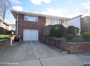 1012 Fairview Ln, Fort Lee, NJ 07024