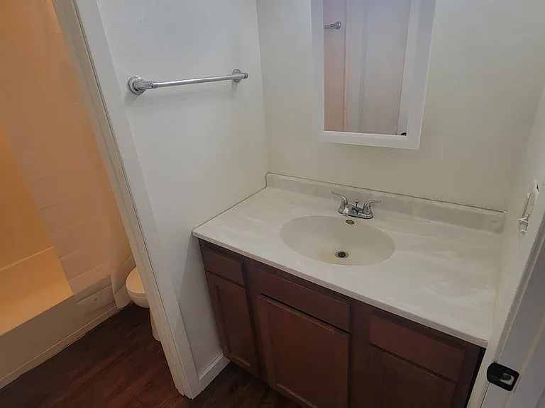 1738 La Crescent St #17 — Photo 6