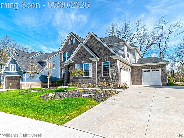 375 Amelia Cir — Photo 4