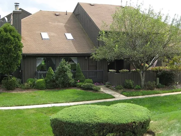 372 Westgate Dr, Edison, NJ 08820