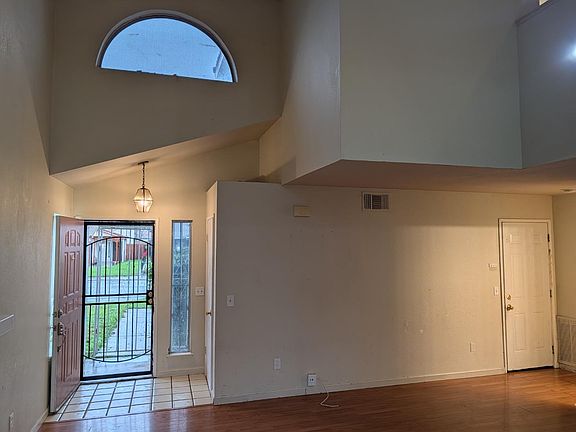 4th image of 4900 Camino Royale Dr