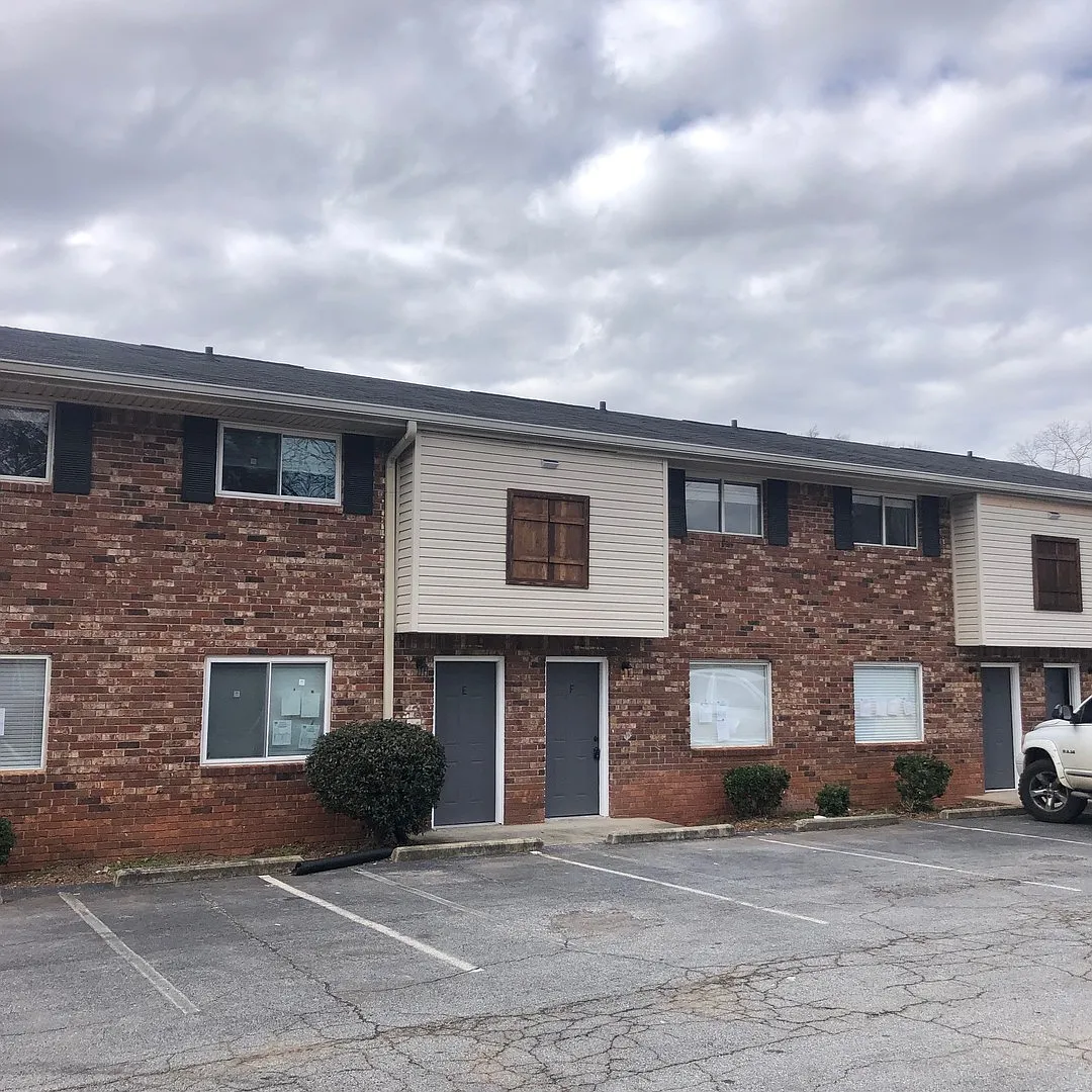 2 bed, 1.5 bath, 1000 sqft, $1,195 — Photo 1