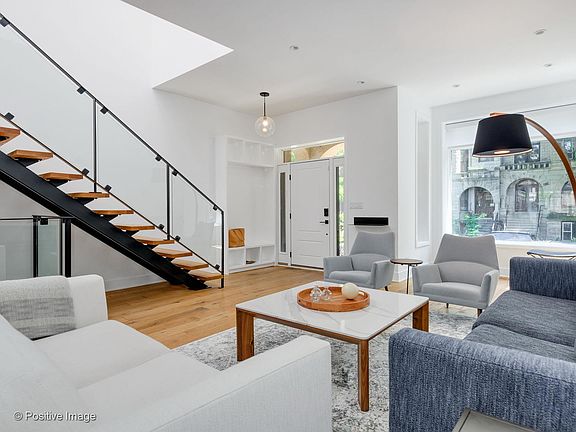 5th image of 1046 N Hoyne Ave