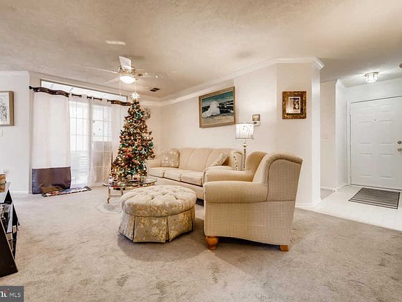 5th image of 204 Chaucer Ln APT K