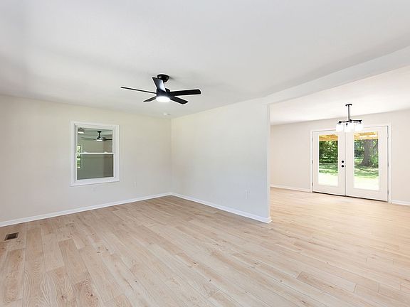 5th image of 25 Blackburn Ave