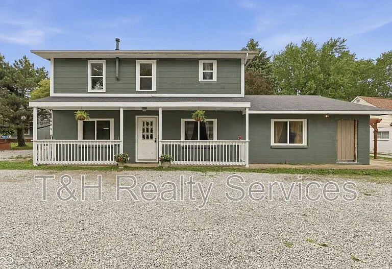 106 E Pendleton Ave — Photo 1