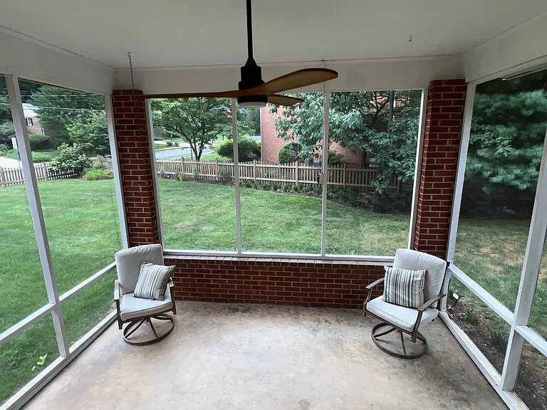 7504 Fairwood Ln — Photo 25