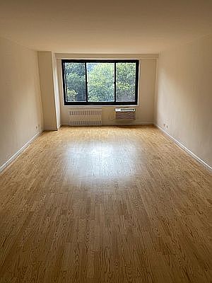 5th image of 2186 5th Ave APT 5L