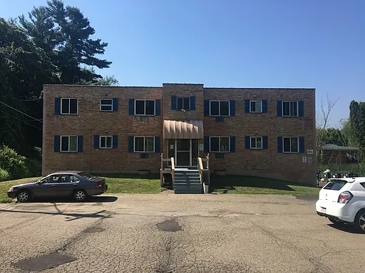 Colonial Commons — Photo 24