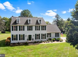 38 S Iroquois Ln, Chester Springs, PA 19425