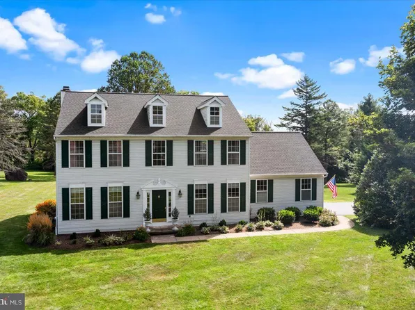 38 S Iroquois Ln, Chester Springs, PA 19425