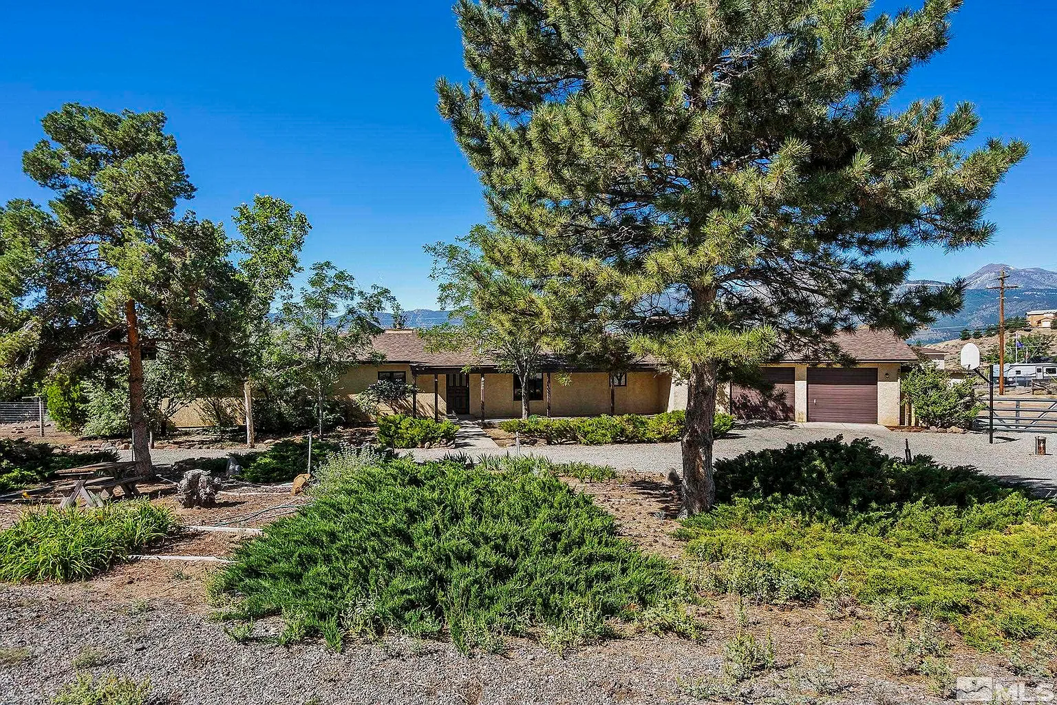 390 Linnet Way photo 1