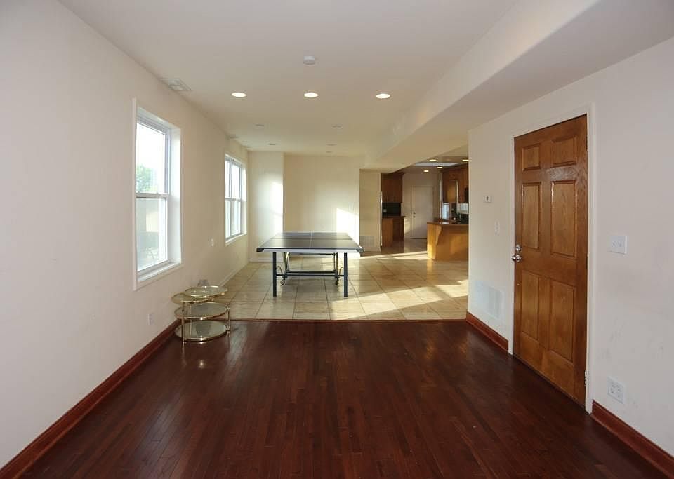 1st image of 2458 N Clybourn Ave