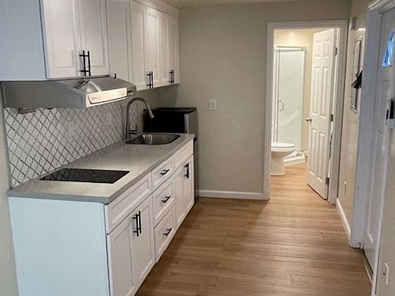 4th image of 4327 Essex St #4327B