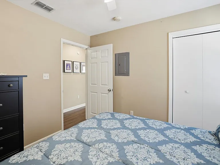 990 W Brevard St — Photo 43