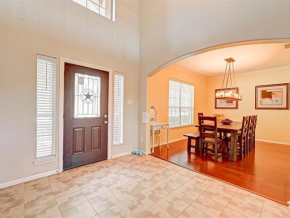 4th image of 10114 Hidden Falls Dr