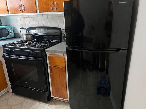 3rd image of 7369 N Winchester Ave APT 1E