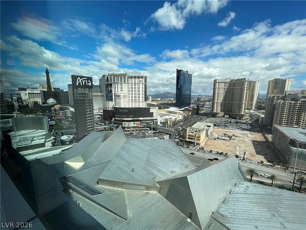 1 bed, 549 sqft, $2,100 — Photo 2