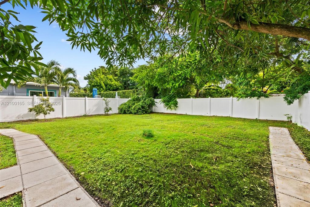 716 NE 11th Ave, photo 6