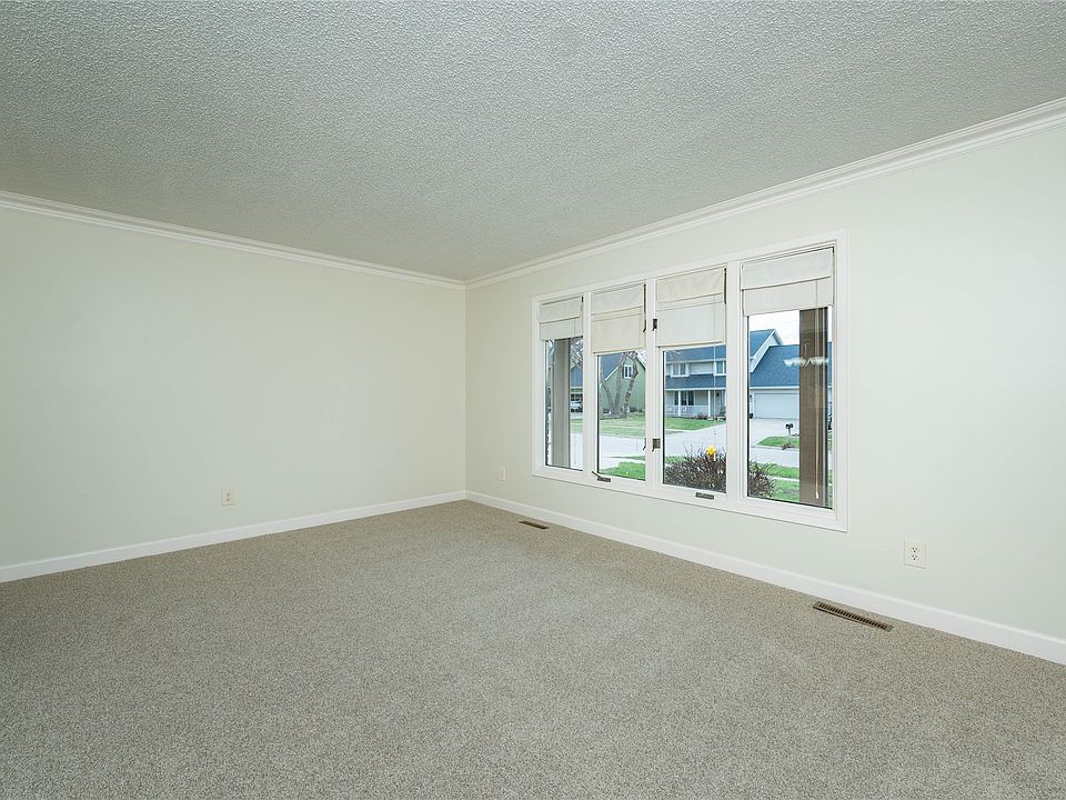 4659 Elm St, West Des Moines, IA 50265 | Zillow