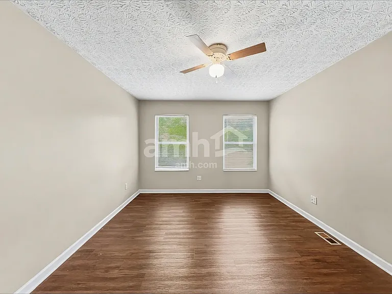 368 Evergreen Cir — Photo 8