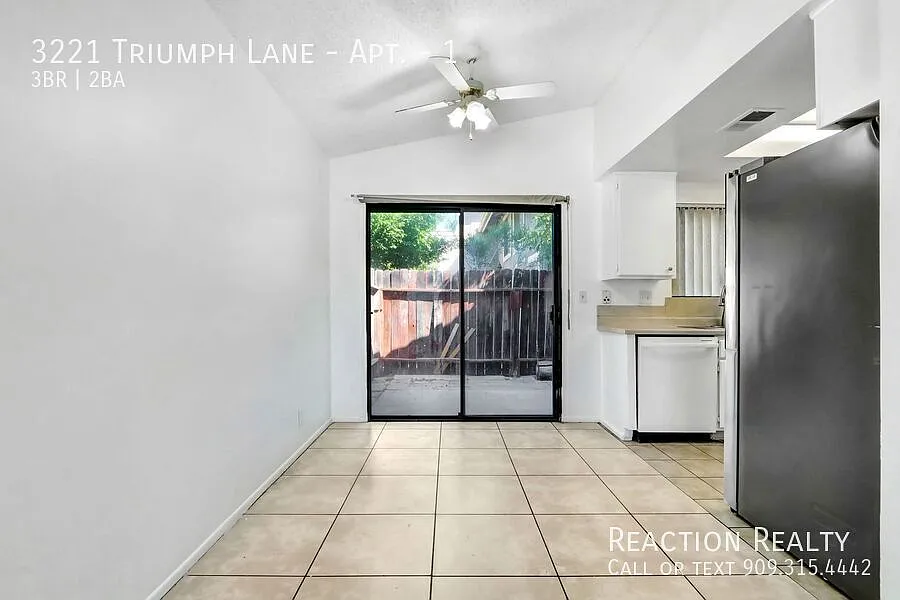 Spacious 3-Bedroom Condominium in Desirable Ontario Neighborhood — Photo 2
