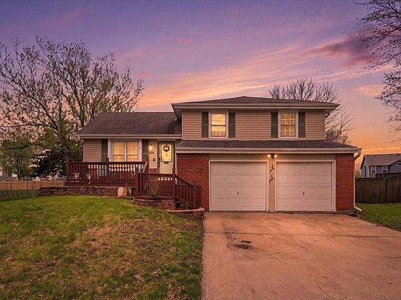 3rd image of 813 Valerie Ln
