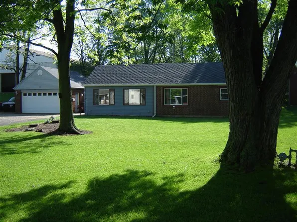 38 S Diamond Mill Rd, New Lebanon, OH 45345
