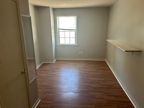 2nd image of 2026 Parkwood Ave APT 2