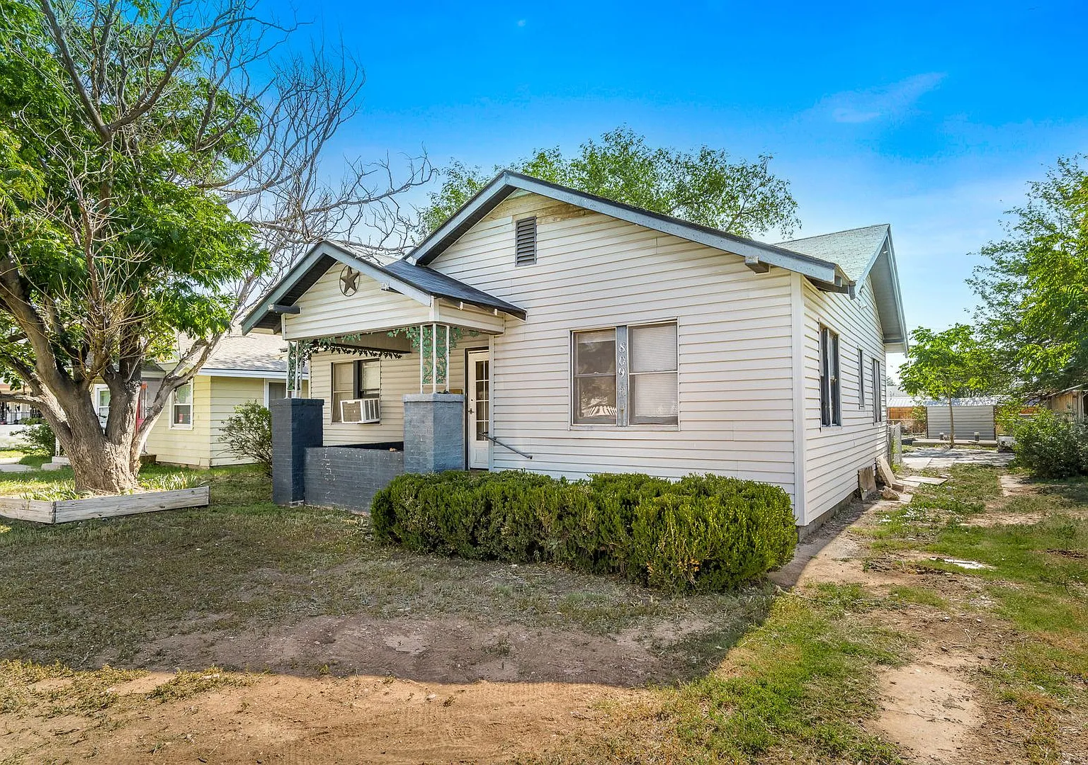 2 bed, 1.0 bath, $1,195 — Photo 2