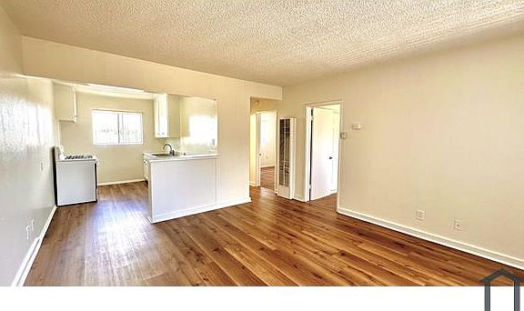 3rd image of 616 W 94th St APT 6