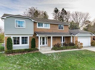 5382 Ridge Ct, Troy, MI 48098