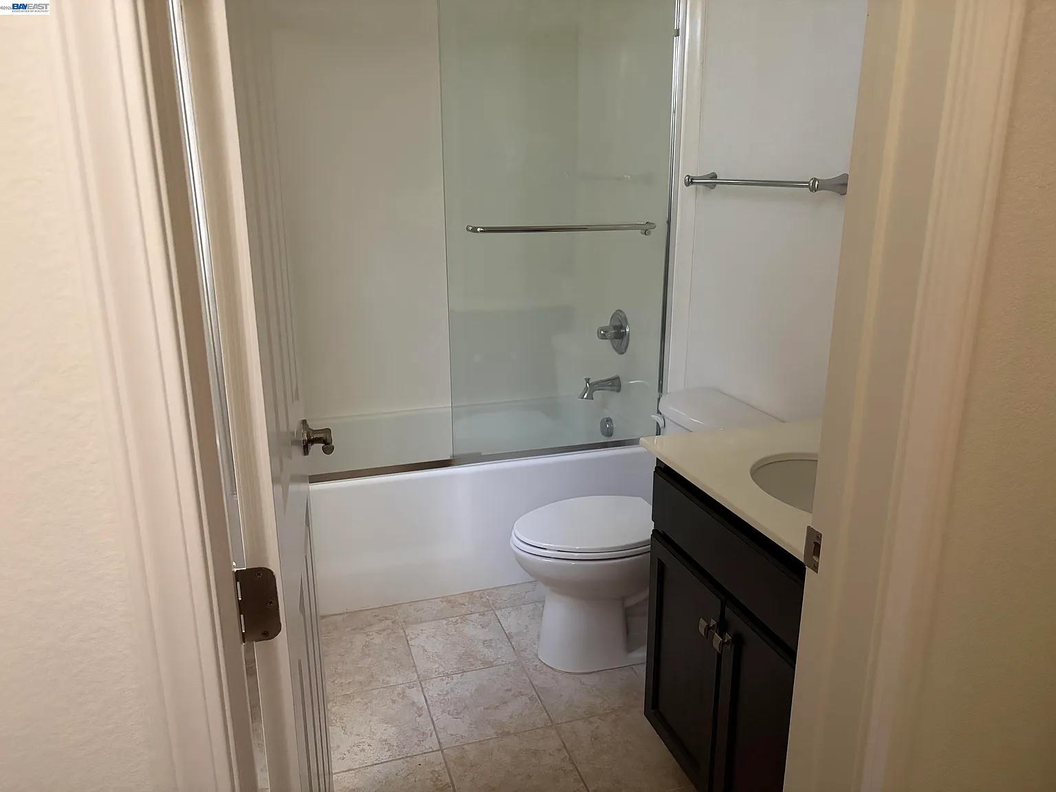 5 bed, 3562 sqft, $4,200 — Photo 4