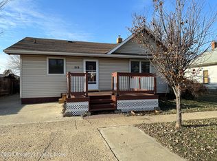 212 4th St N, Richardton, ND 58652