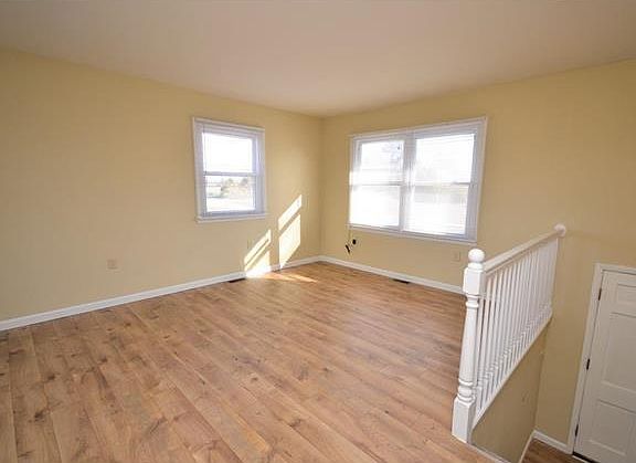 5th image of 11 Wisteria Ln