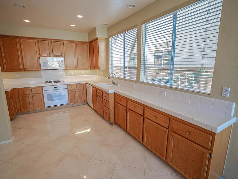 27569 Wellsley Way — Photo 4