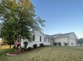 749 Golden Prairie Dr, Davis Junction, IL 61020