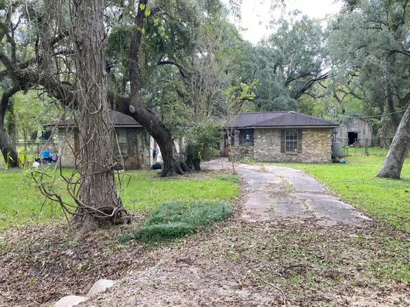 627 County Road 698c, Angleton, TX 77515