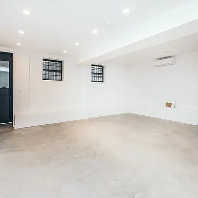 Rented by Nooklyn NYC LLC | media 11