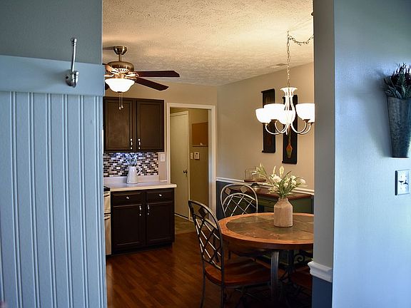 2nd image of 256 Glenwood Ct