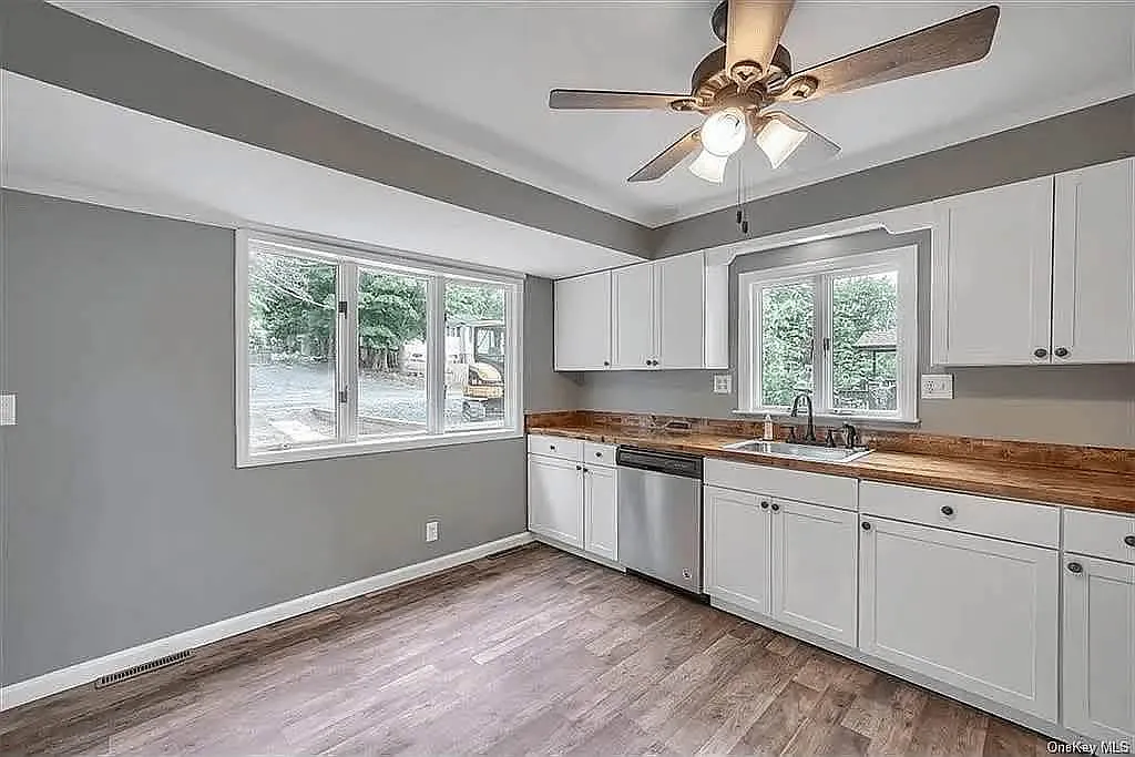3 bed, $2,700 — Photo 1