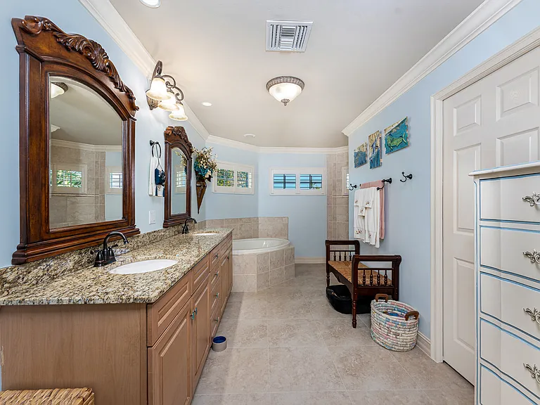 4128 NW 36th Ln — Photo 31