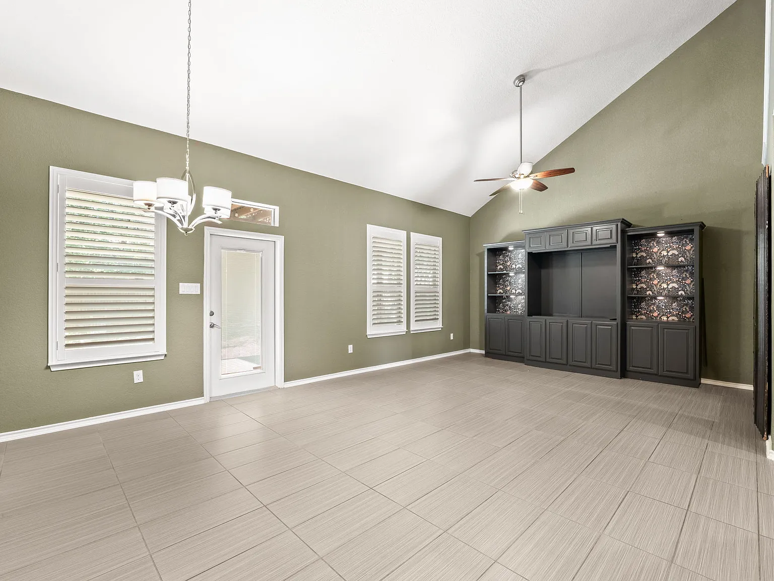 4 bed, 2695 sqft, $2,950 — Photo 4